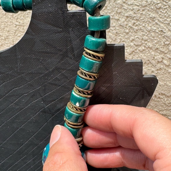 Ceramic beaded vintage necklace  featuring a painted floral design - Picture 5 of 5